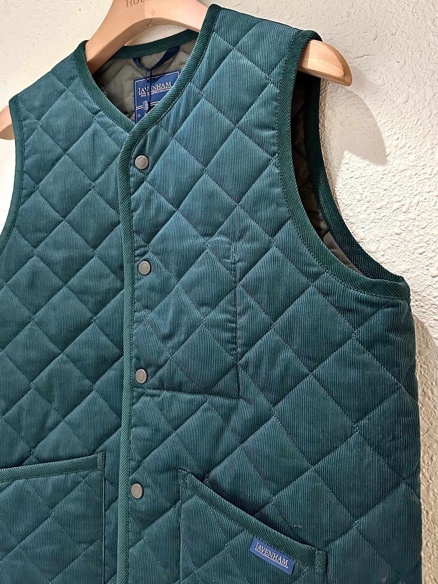 LVH x HOUSES THORNHAM Corduroy Quilted Gilet Bottle