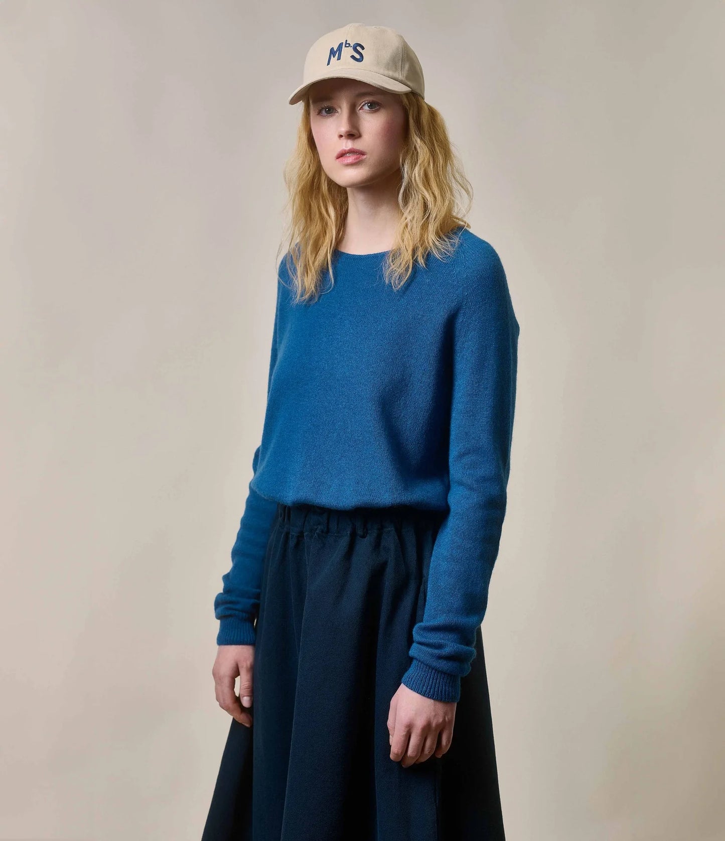 MERZB SKCN01 Lightweight Merino Wool Cashmere Silk Raglan Sweater Carbon Blue