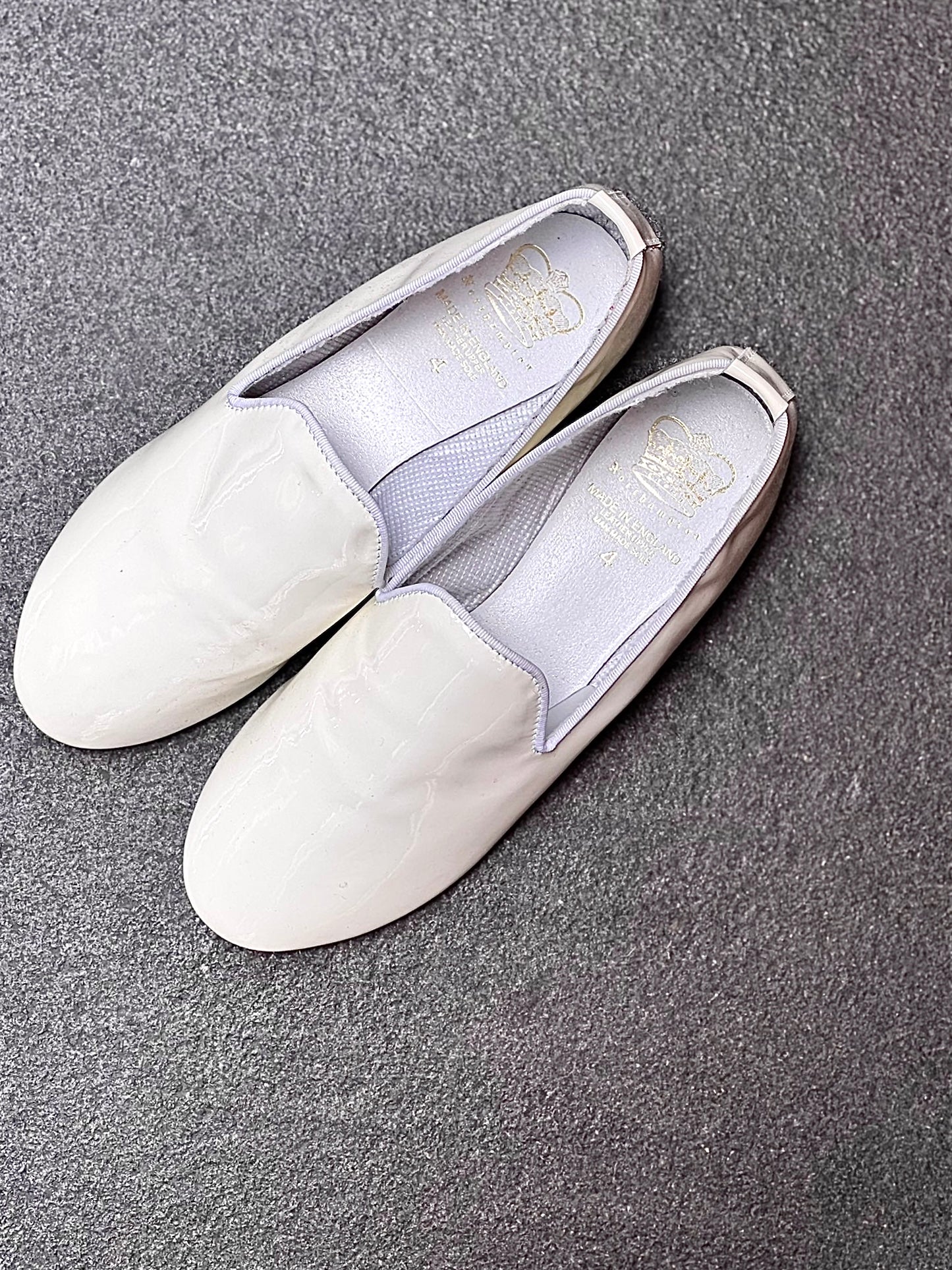 CNP HERVEY Slipper White Patent