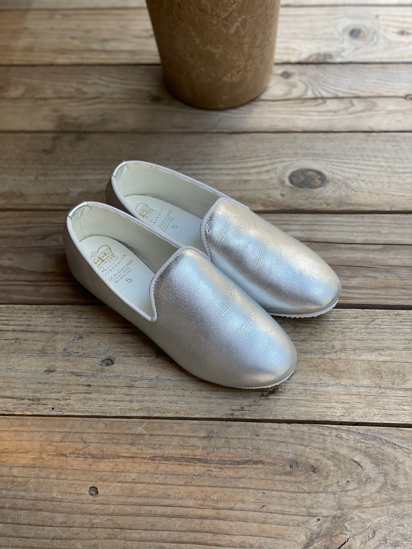 CNP HERVEY Slipper Silver Leather