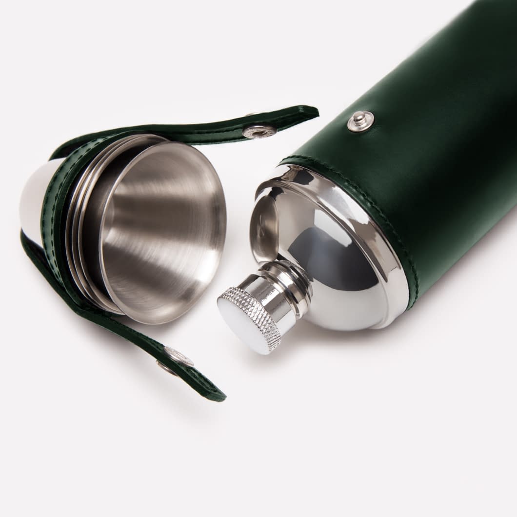 ETR LIFESTYLE 8oz Hunter Flask with 4 Cups